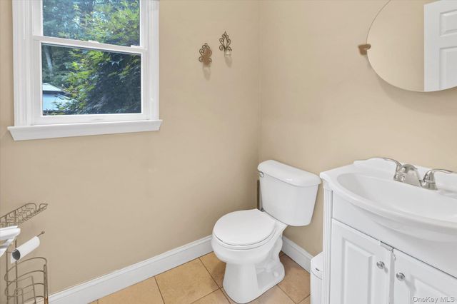 25 Pashen Place, Dix Hills, NY 11746
