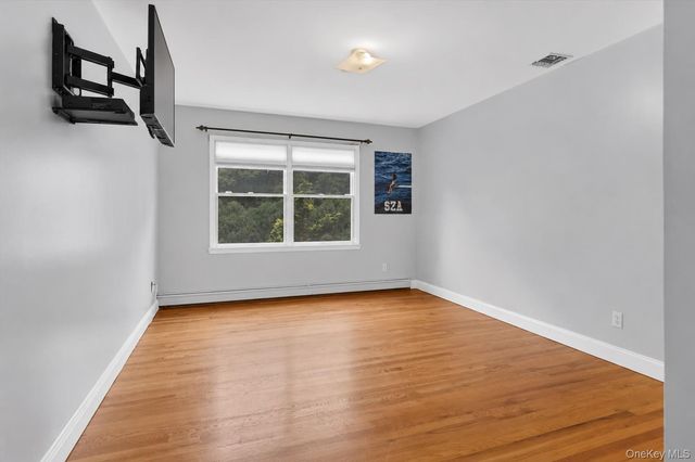 25 Pashen Place, Dix Hills, NY 11746