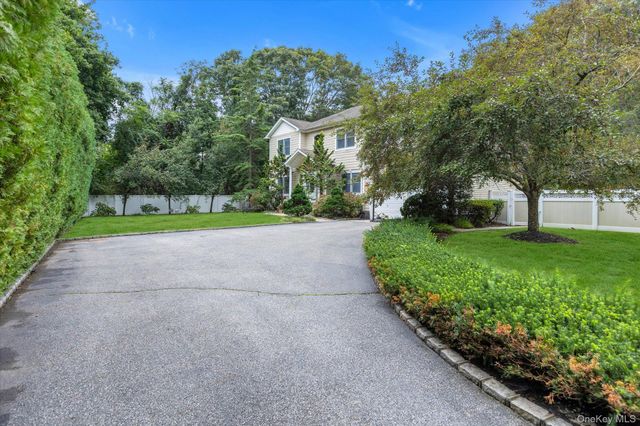 25 Pashen Place, Dix Hills, NY 11746