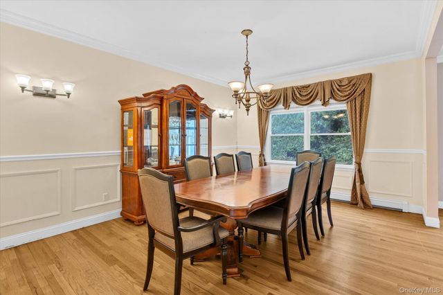 25 Pashen Place, Dix Hills, NY 11746