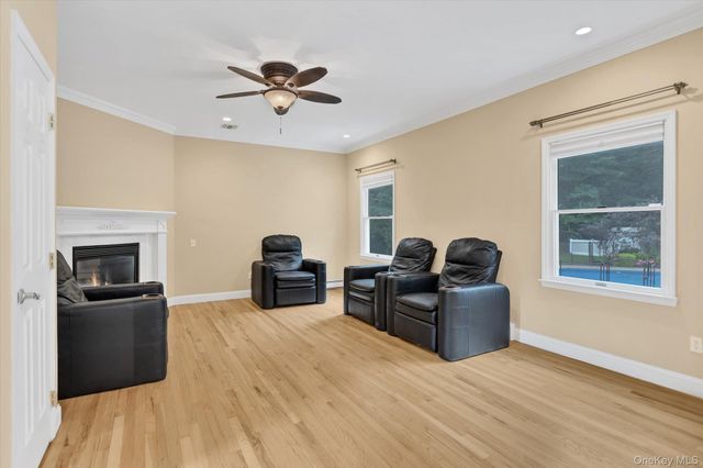 25 Pashen Place, Dix Hills, NY 11746
