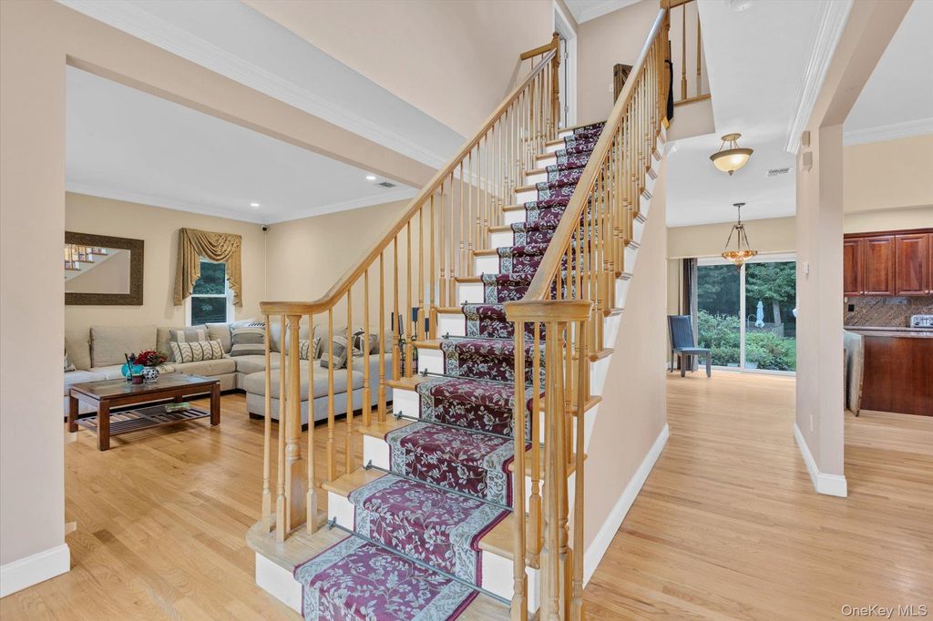 25 Pashen Place, Dix Hills, NY 11746 — photo 3