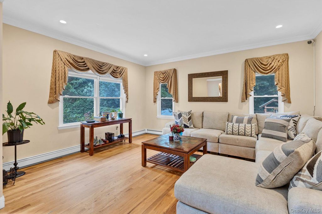 25 Pashen Place, Dix Hills, NY 11746 — photo 4