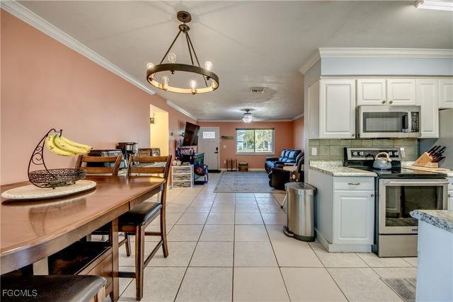 2912 Poinciana DR, Naples, FL 34105