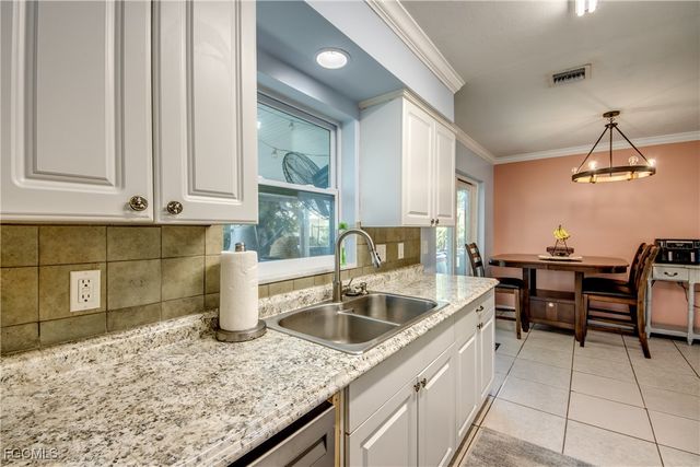 2912 Poinciana DR, Naples, FL 34105