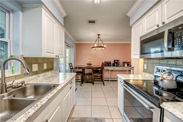 2912 Poinciana DR, Naples, FL 34105