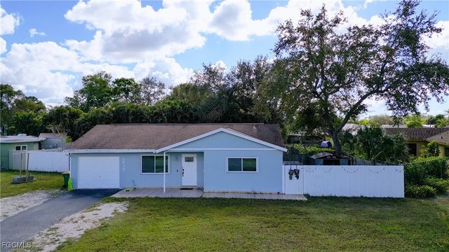 2912 Poinciana DR, Naples, FL 34105