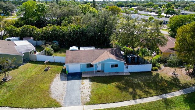2912 Poinciana DR, Naples, FL 34105
