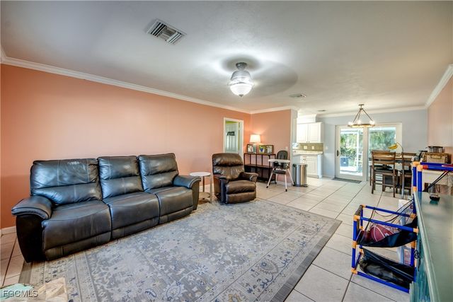 2912 Poinciana DR, Naples, FL 34105