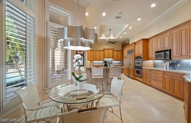 550 21st AVE S, Naples, FL 34102