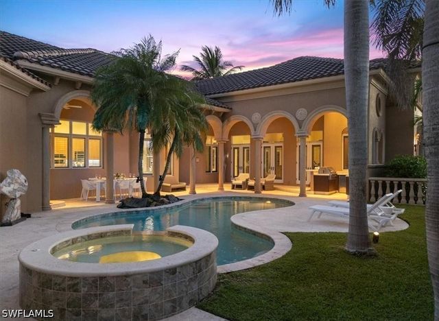 550 21st AVE S, Naples, FL 34102