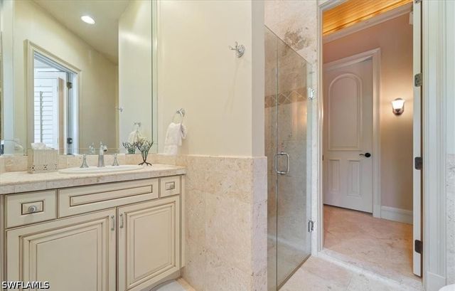 550 21st AVE S, Naples, FL 34102