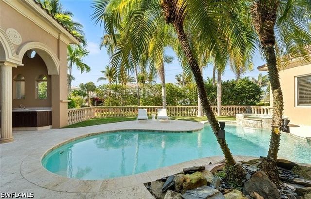 550 21st AVE S, Naples, FL 34102