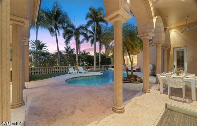550 21st AVE S, Naples, FL 34102