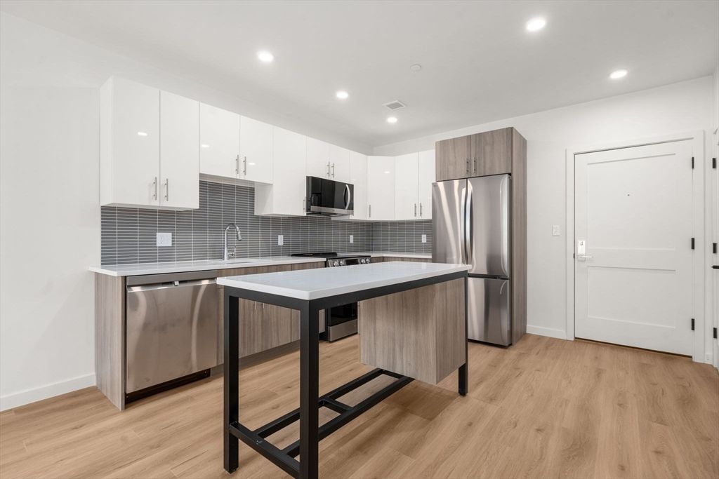 40 Centre St 405, Brookline, MA 02446