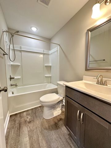 1170 Meadowhill Ln, Clarksville, TN 37043