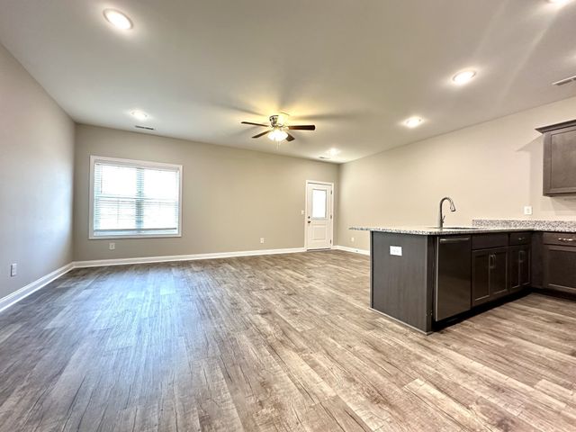 1170 Meadowhill Ln, Clarksville, TN 37043