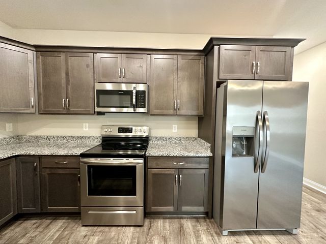 1170 Meadowhill Ln, Clarksville, TN 37043