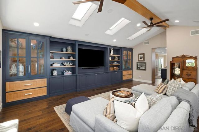 6502 Manana Place, La Jolla, CA 92037