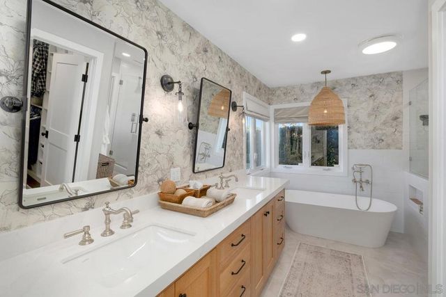 6502 Manana Place, La Jolla, CA 92037