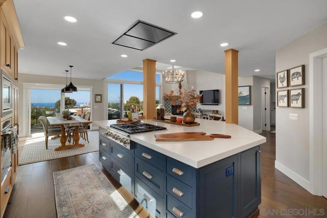 6502 Manana Place, La Jolla, CA 92037