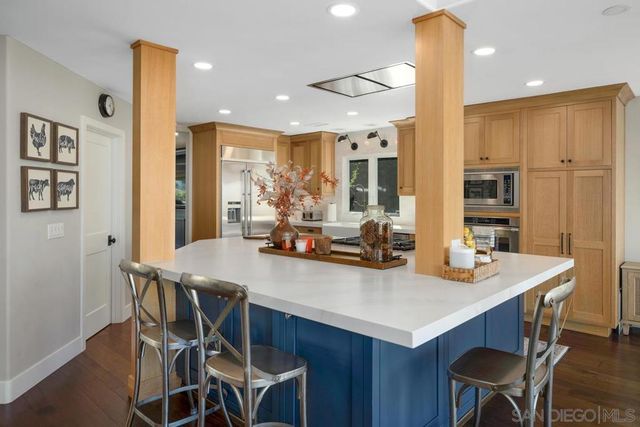 6502 Manana Place, La Jolla, CA 92037