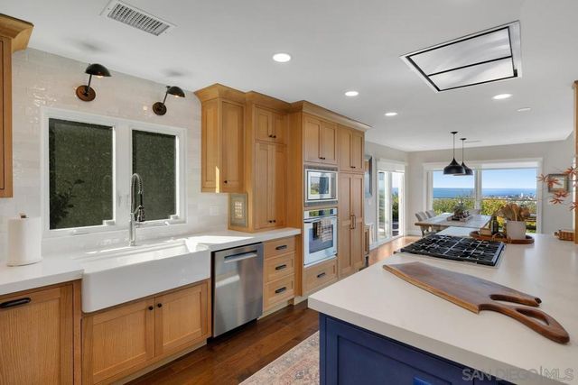 6502 Manana Place, La Jolla, CA 92037