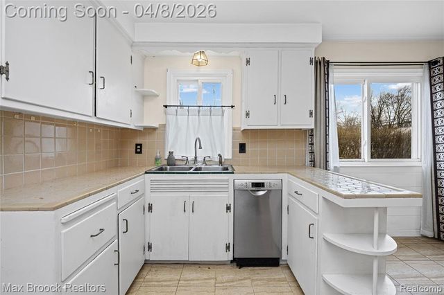17000 W 13 Mile Road, Beverly Hills, MI 48025