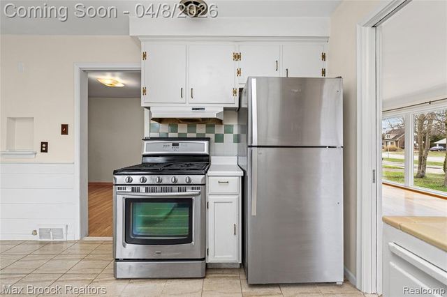 17000 W 13 Mile Road, Beverly Hills, MI 48025