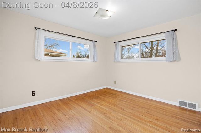17000 W 13 Mile Road, Beverly Hills, MI 48025