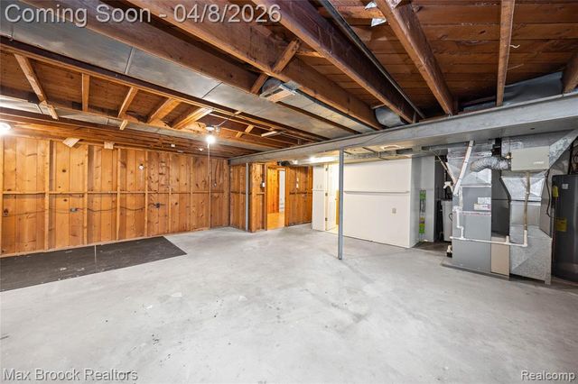 17000 W 13 Mile Road, Beverly Hills, MI 48025
