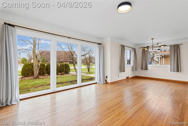 17000 W 13 Mile Road, Beverly Hills, MI 48025