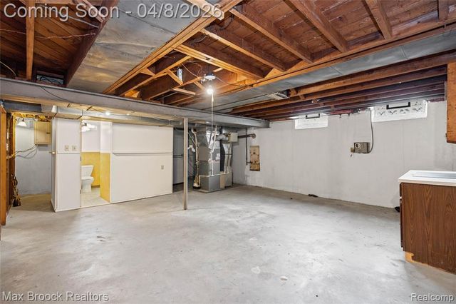 17000 W 13 Mile Road, Beverly Hills, MI 48025