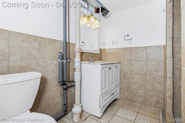 17000 W 13 Mile Road, Beverly Hills, MI 48025