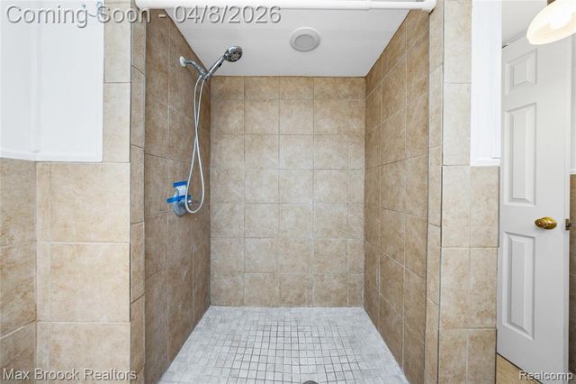 17000 W 13 Mile Road, Beverly Hills, MI 48025