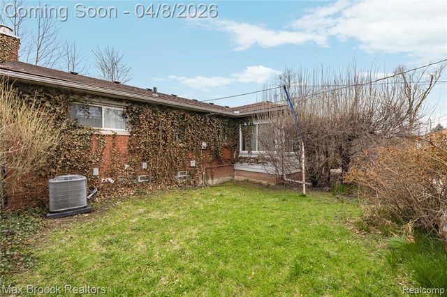 17000 W 13 Mile Road, Beverly Hills, MI 48025
