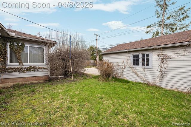 17000 W 13 Mile Road, Beverly Hills, MI 48025