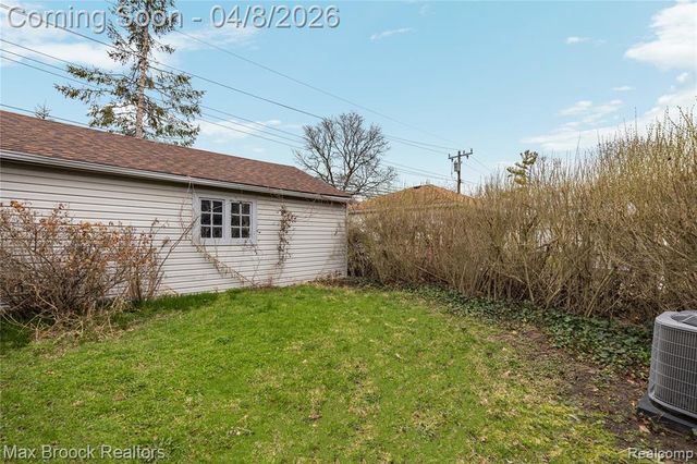 17000 W 13 Mile Road, Beverly Hills, MI 48025