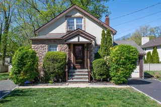 3 Woodmere Avenue, Glenwood Landing, NY 11547