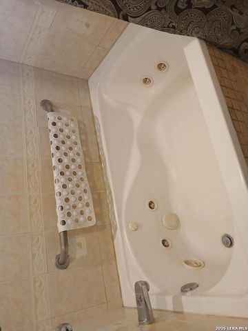 11239 Blue Waters, Helotes, TX 78023
