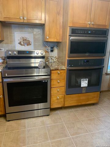 11239 Blue Waters, Helotes, TX 78023