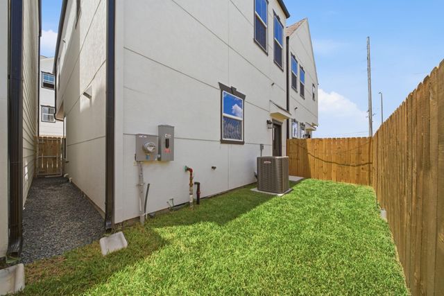 5522 Wheatley Street E, Houston, TX 77091