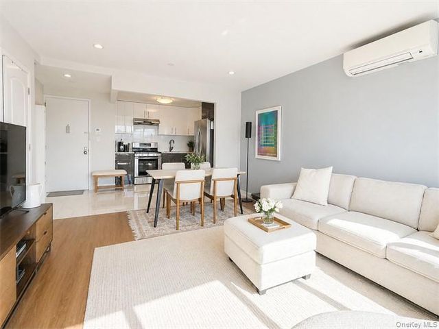 4511 82nd Street W8G, Elmhurst, NY 11373