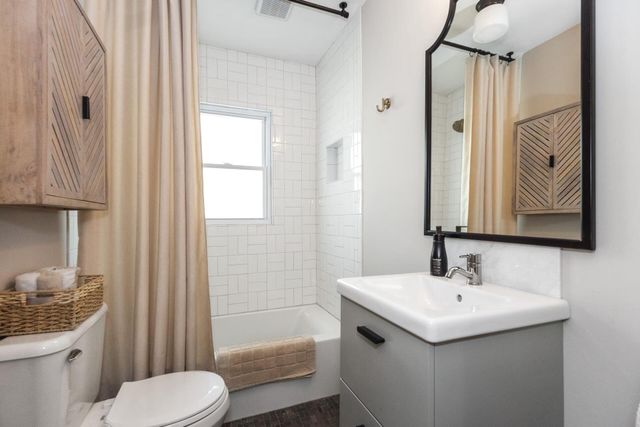 702 N Elm Street, Three Oaks Vllg, MI 49128