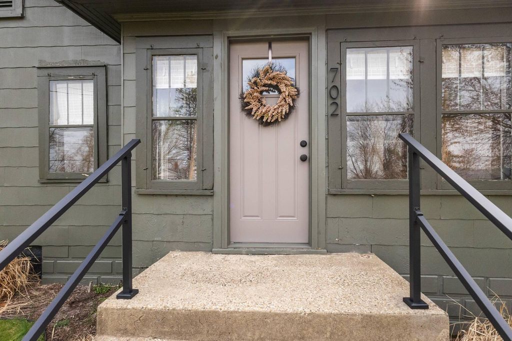702 N Elm Street, Three Oaks Vllg, MI 49128