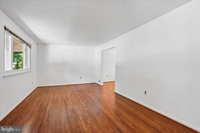 4945 GAINSBOROUGH DR, Fairfax, VA 22032