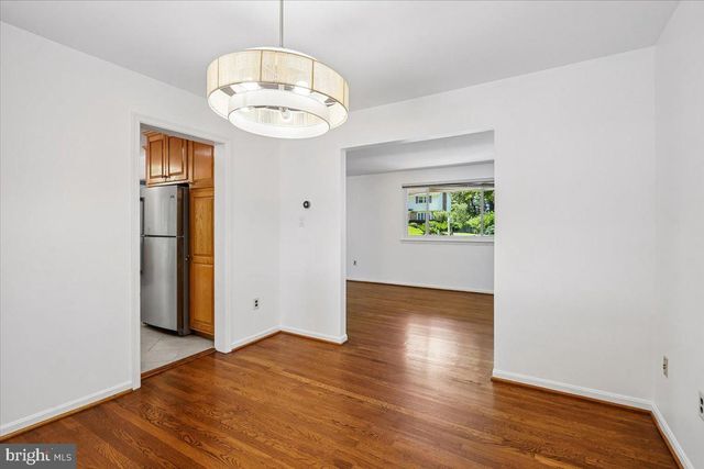 4945 GAINSBOROUGH DR, Fairfax, VA 22032