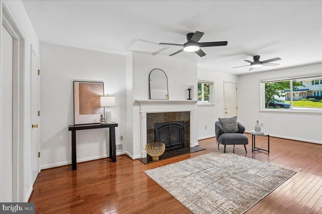 4945 GAINSBOROUGH DR, Fairfax, VA 22032