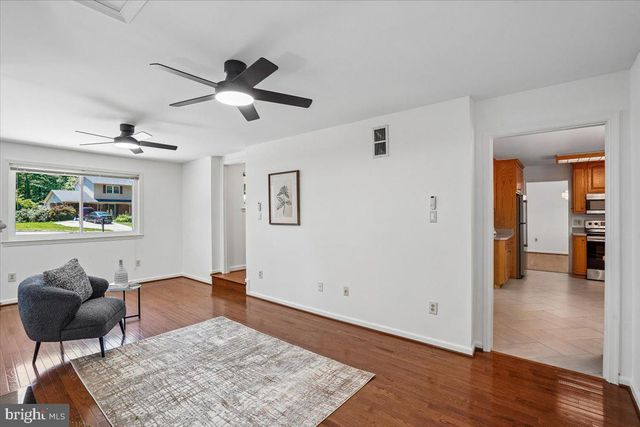 4945 GAINSBOROUGH DR, Fairfax, VA 22032