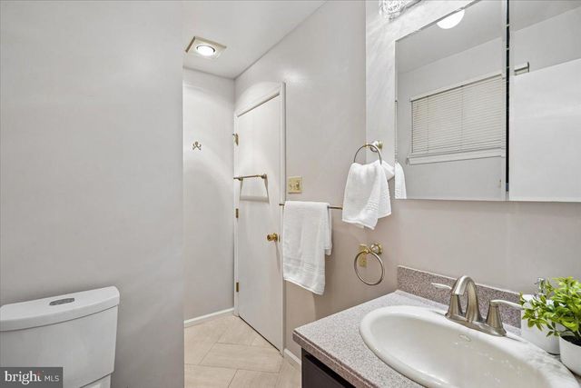 4945 GAINSBOROUGH DR, Fairfax, VA 22032